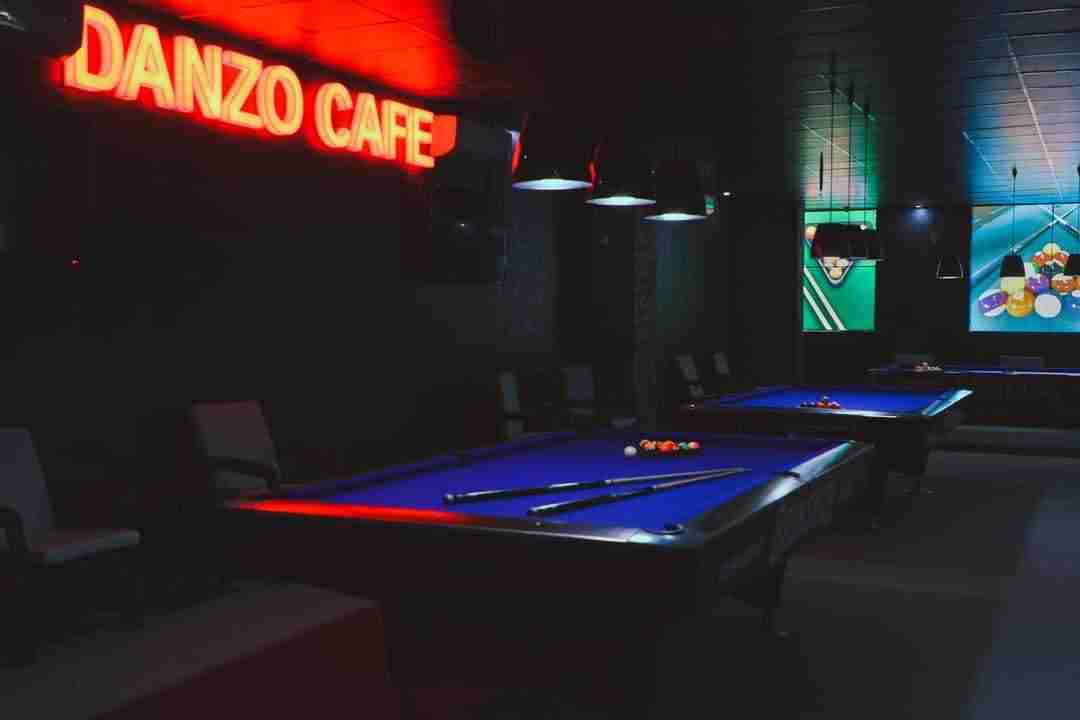 Danzo Cafe - Billiards